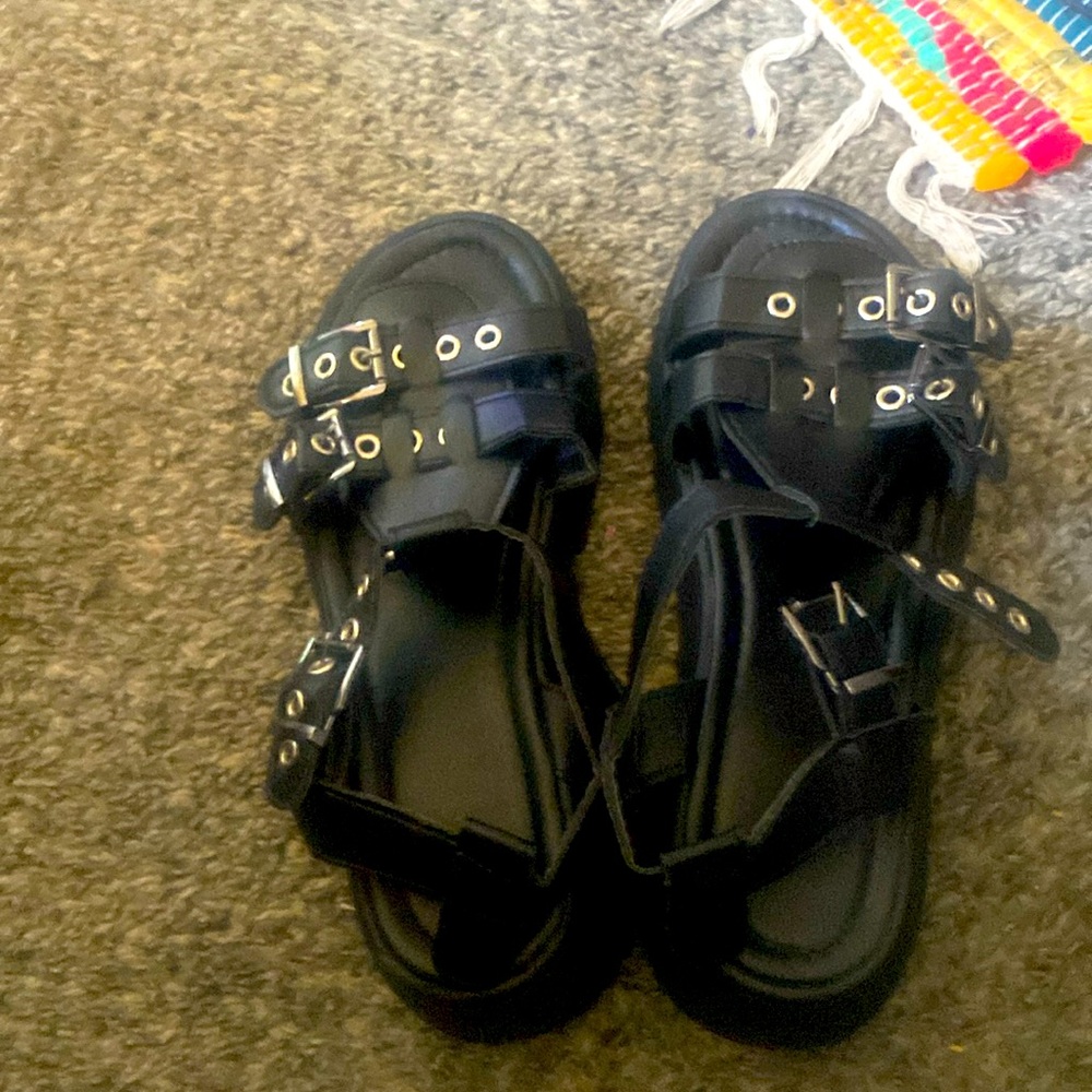 Low platform for summer cute buckle detail 🙂